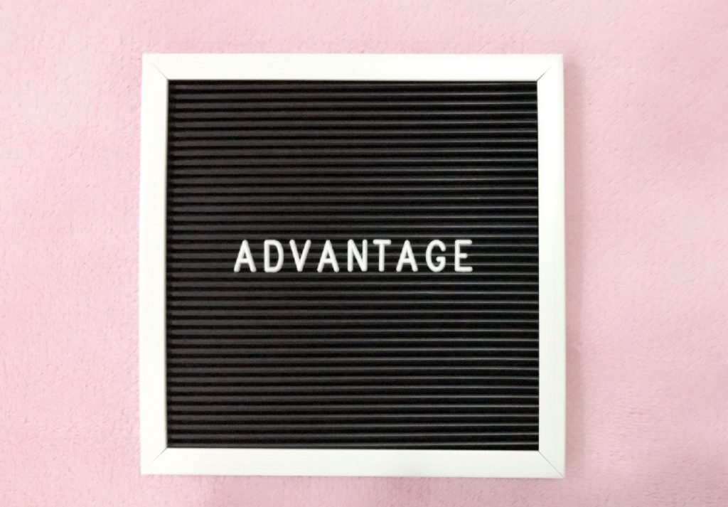 Advantage on pink background 115